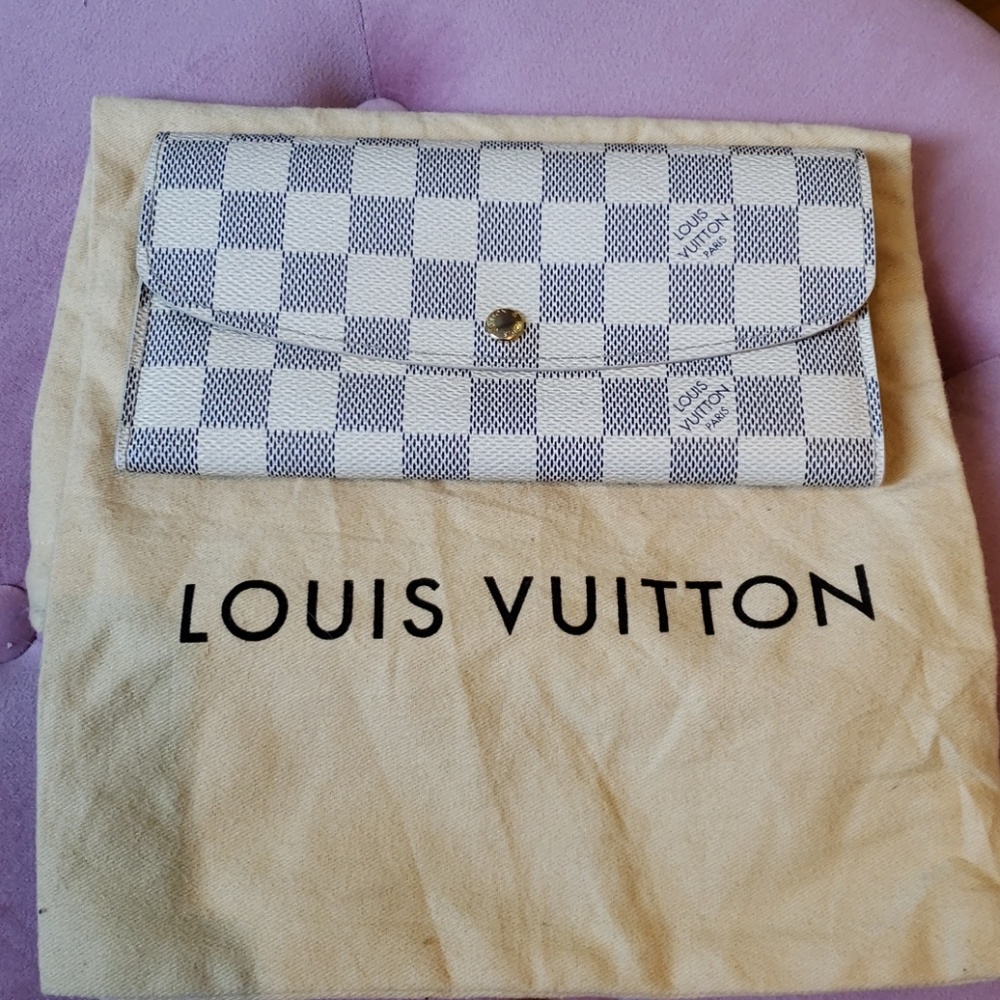 Louis Vuitton Emilie wallet